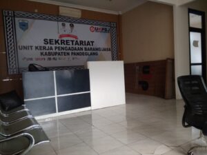 Kantor ULP. Kab. Pandeglang Sepi Tak Berpenghuni Ditinggal Pergi Saat Akan Melakukan Audiensi (foto diambil dari luar ruangan)